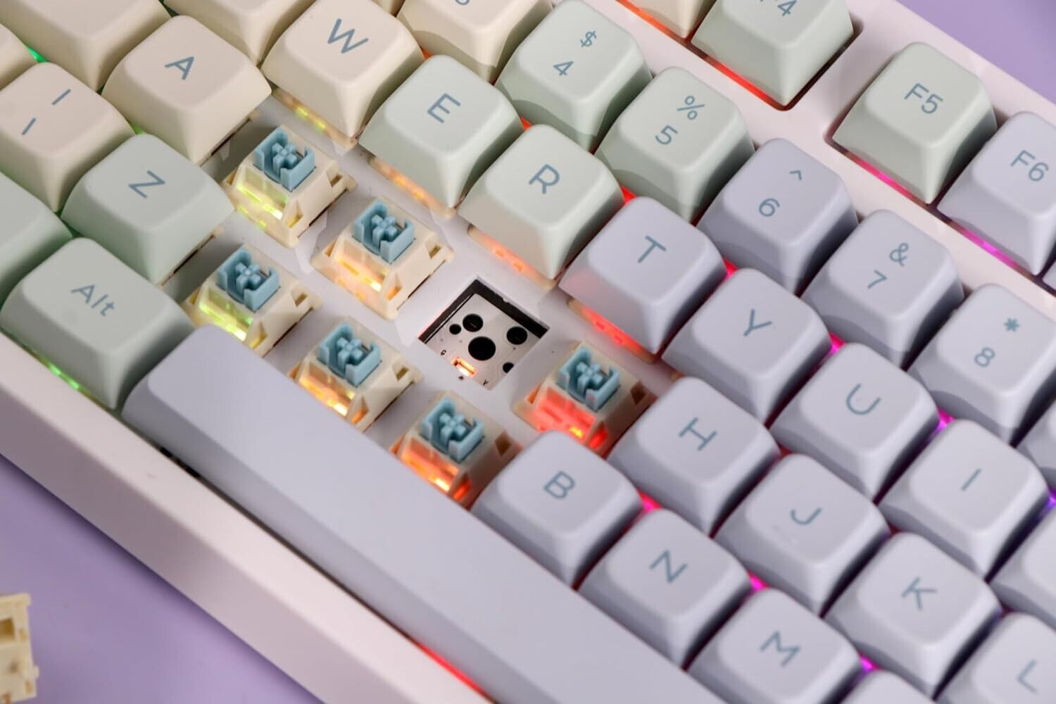 Monet UK Hot Swap RGB 2.4Ghz/Bluetooth 5.0/Wired Mechanical Keyboard