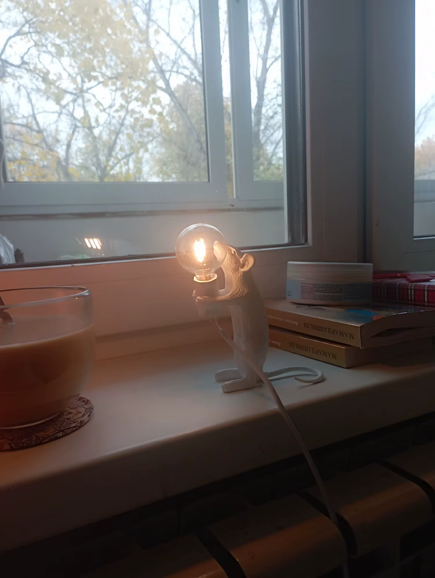 Dropshipping Nordic Home Room Mouse LED Table Lamp Modern Style Desktop Bedside Table Lights Home Room Decor Lighting Desk Lamp